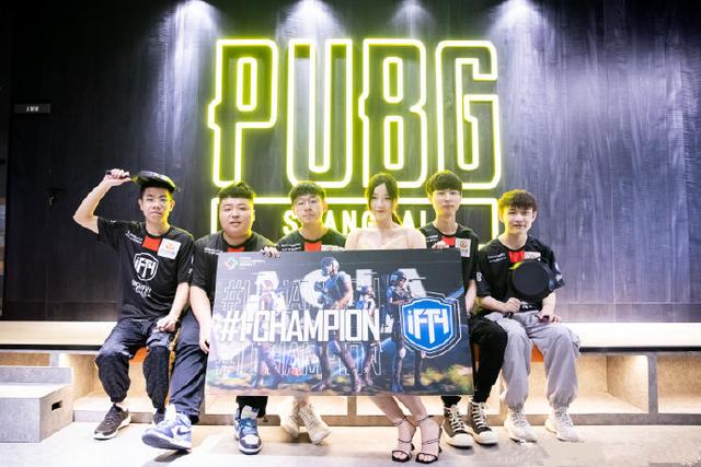 许多球迷表 许多球迷表